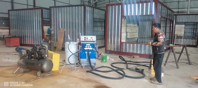 1639031586738103.jpg 聚脲噴涂機(jī)器.jpg