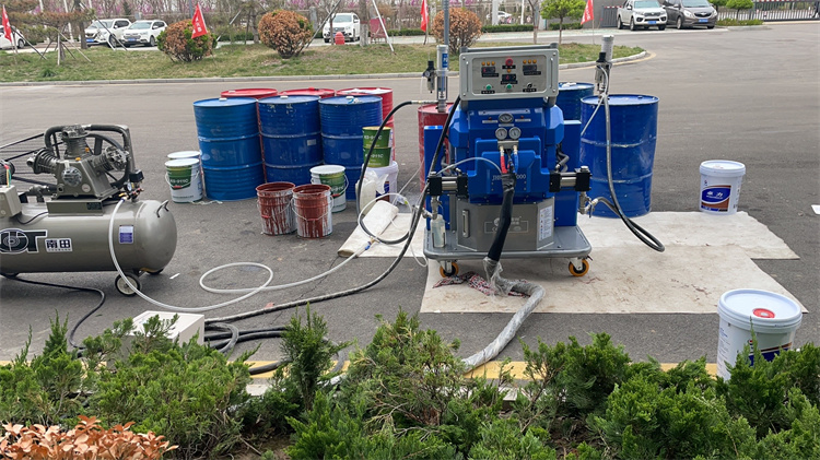 聚氨酯噴涂設(shè)備小型 聚氨酯噴涂設(shè)備小型