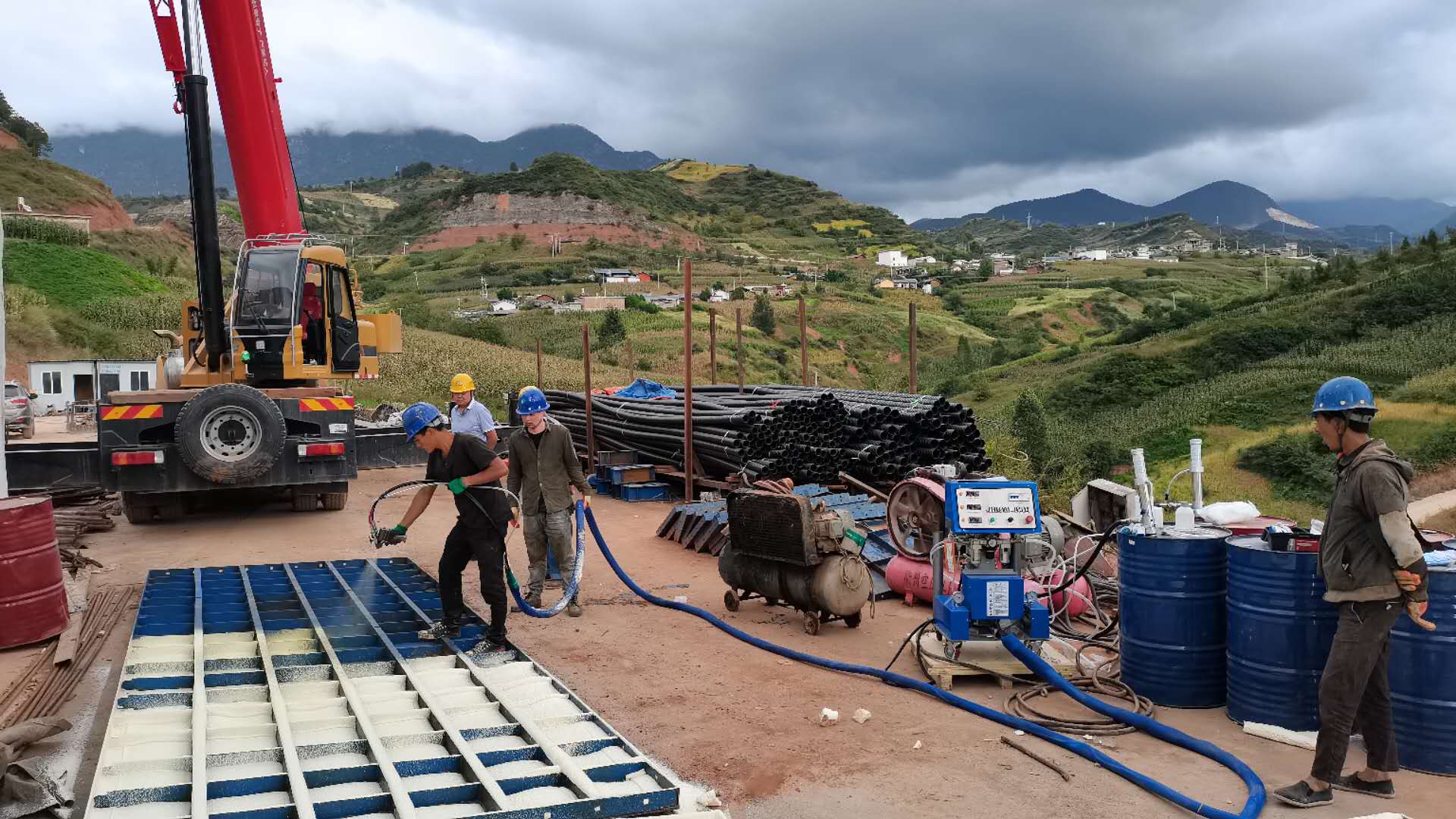 京華邦威發(fā)泡保溫現(xiàn)場施工