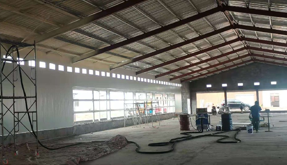 彩鋼板廠房保溫噴涂聚氨酯設(shè)備要選什么價(jià)位的？京華邦威 廠家直銷(xiāo)